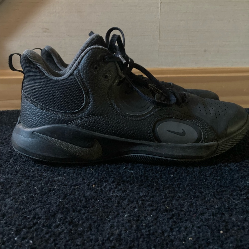 Black Fly Mid ll Nike sneaker